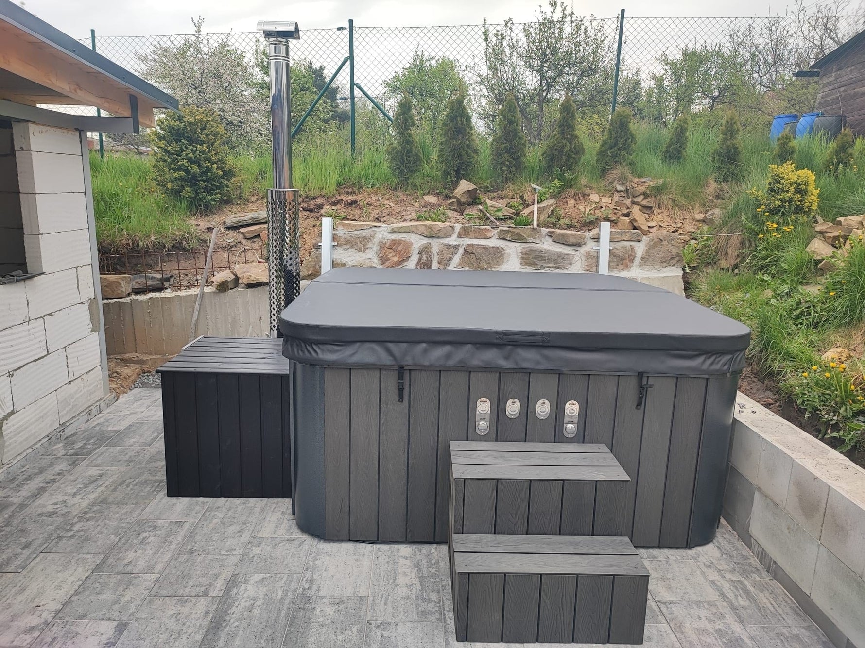 Can You Use a Wood Fired Hot Tub All Year Round in the UK?