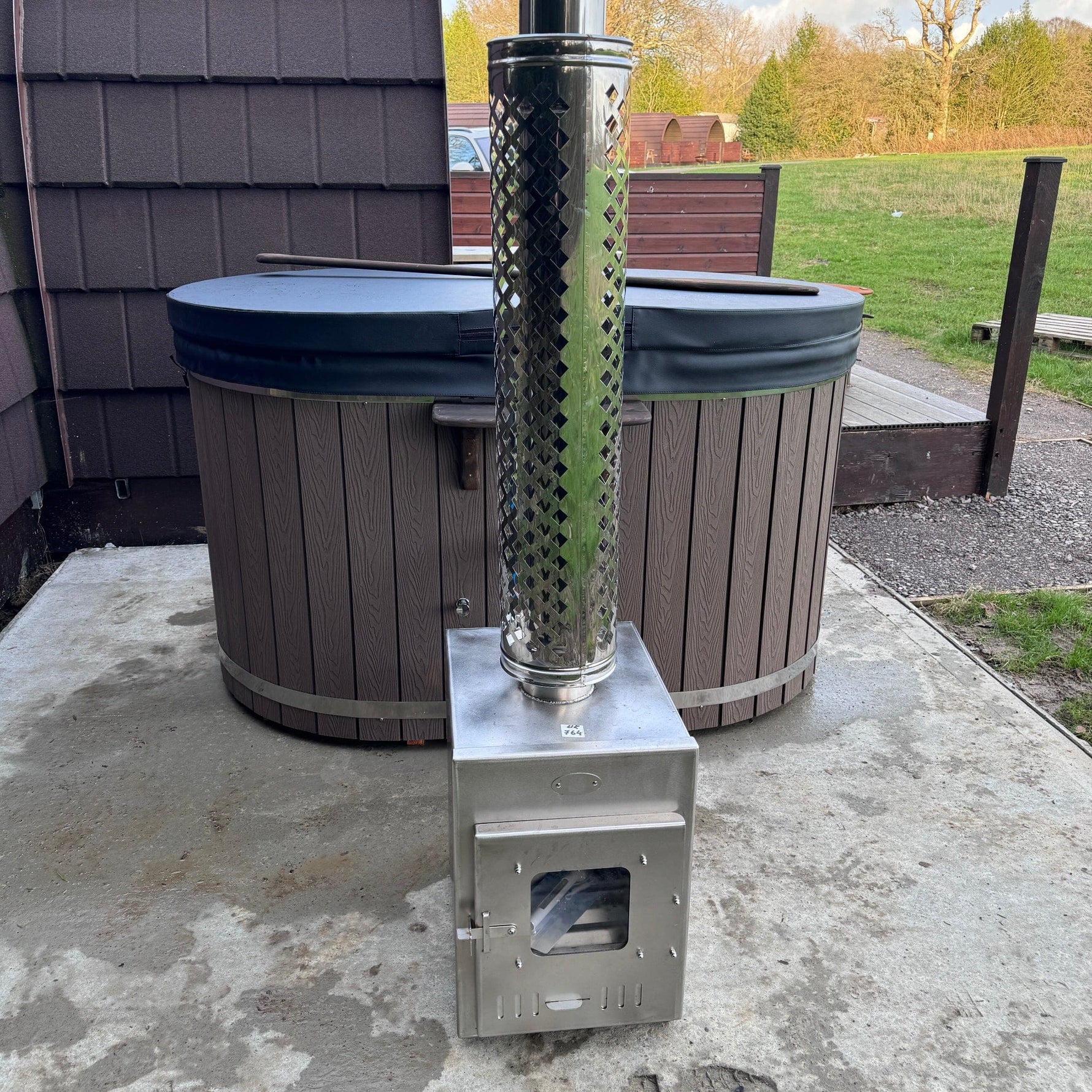 How Do Wood Fired Hot Tubs Work? (UK Guide)