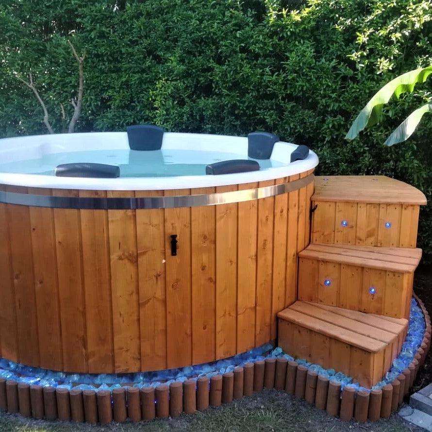 Large 200cm Wood Fired Hot Tub, Integrated Heater, Fibreglass liner.