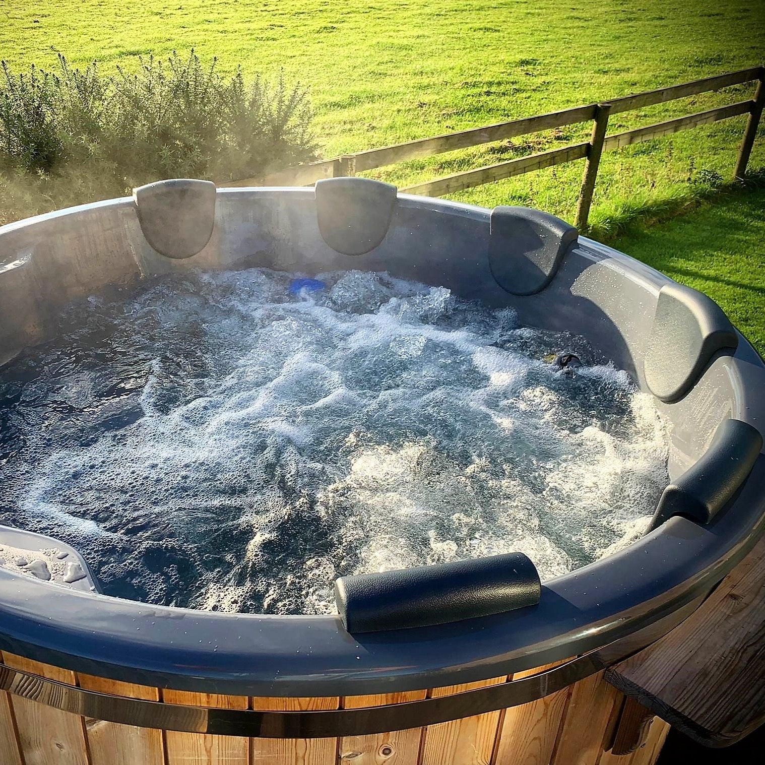 Large 200cm Wood Fired Hot Tub, Integrated Heater, Fibreglass liner.