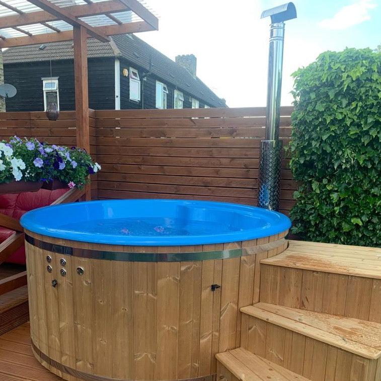 Large 200cm Wood Fired Hot Tub, Integrated Heater, Fibreglass liner.