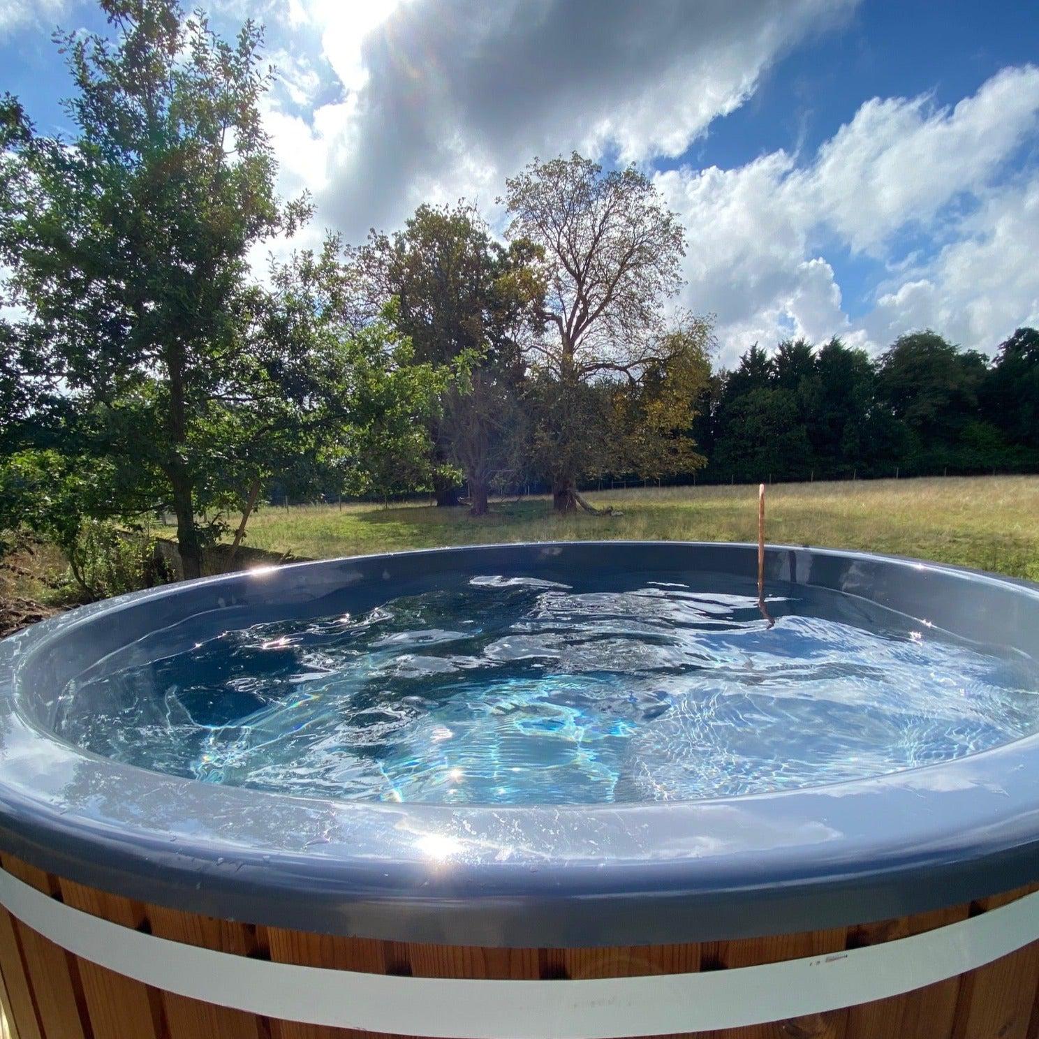 Large 200cm Wood Fired Hot Tub, Integrated Heater, Fibreglass liner.