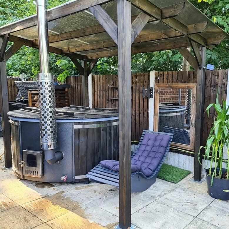 Large 200cm Wood Fired Hot Tub, Integrated Heater, Fibreglass liner.