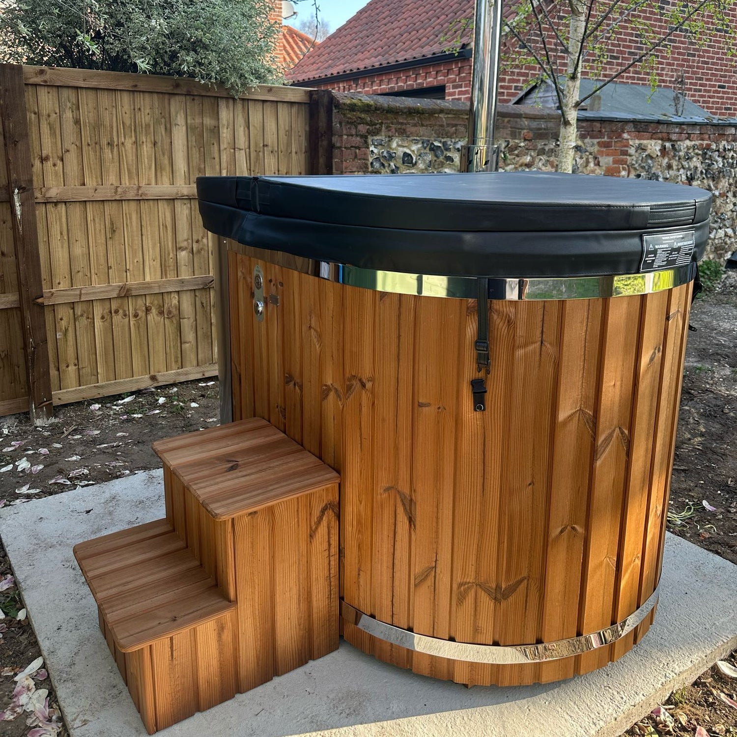 Ofuro wood-fired tub with integrated heater