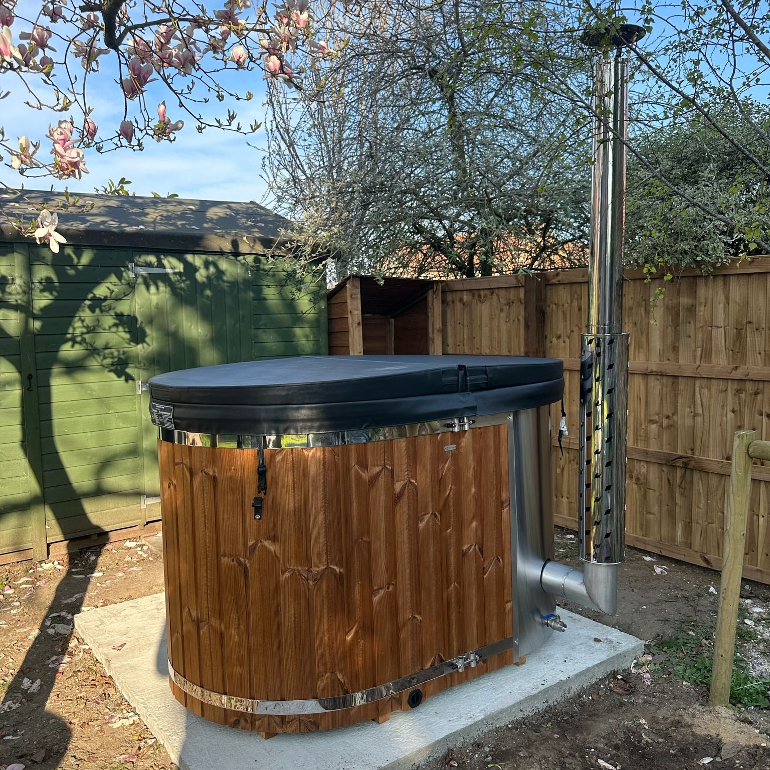 Ofuro wood-fired tub with integrated heater