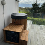 Ice plunge pool with chiller
