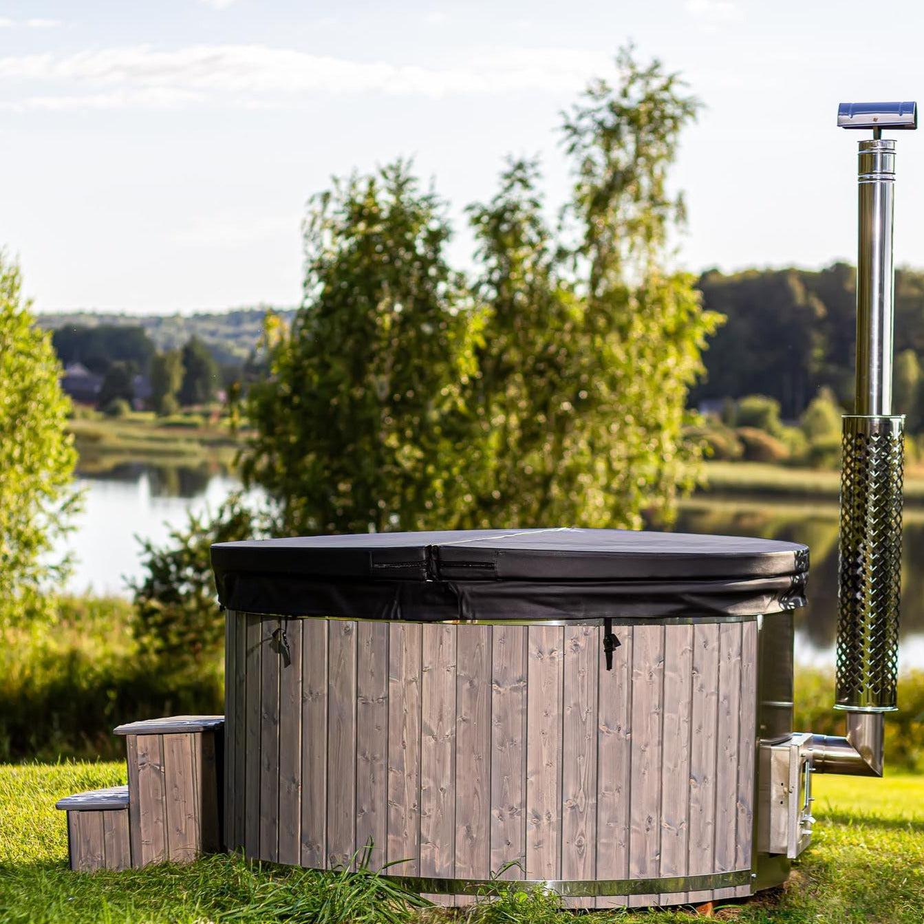 XL Wood Fired Hot Tub, Integrated Heater, Fibreglass Liner.