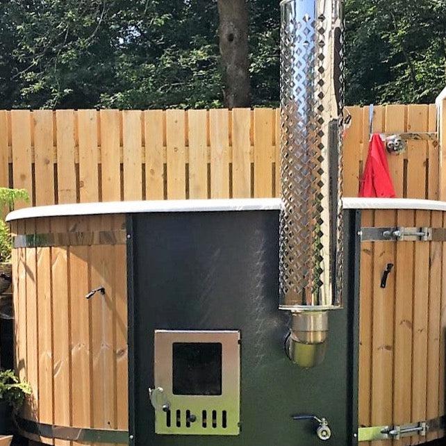 XL Wood Fired Hot Tub, Integrated Heater, Fibreglass Liner.