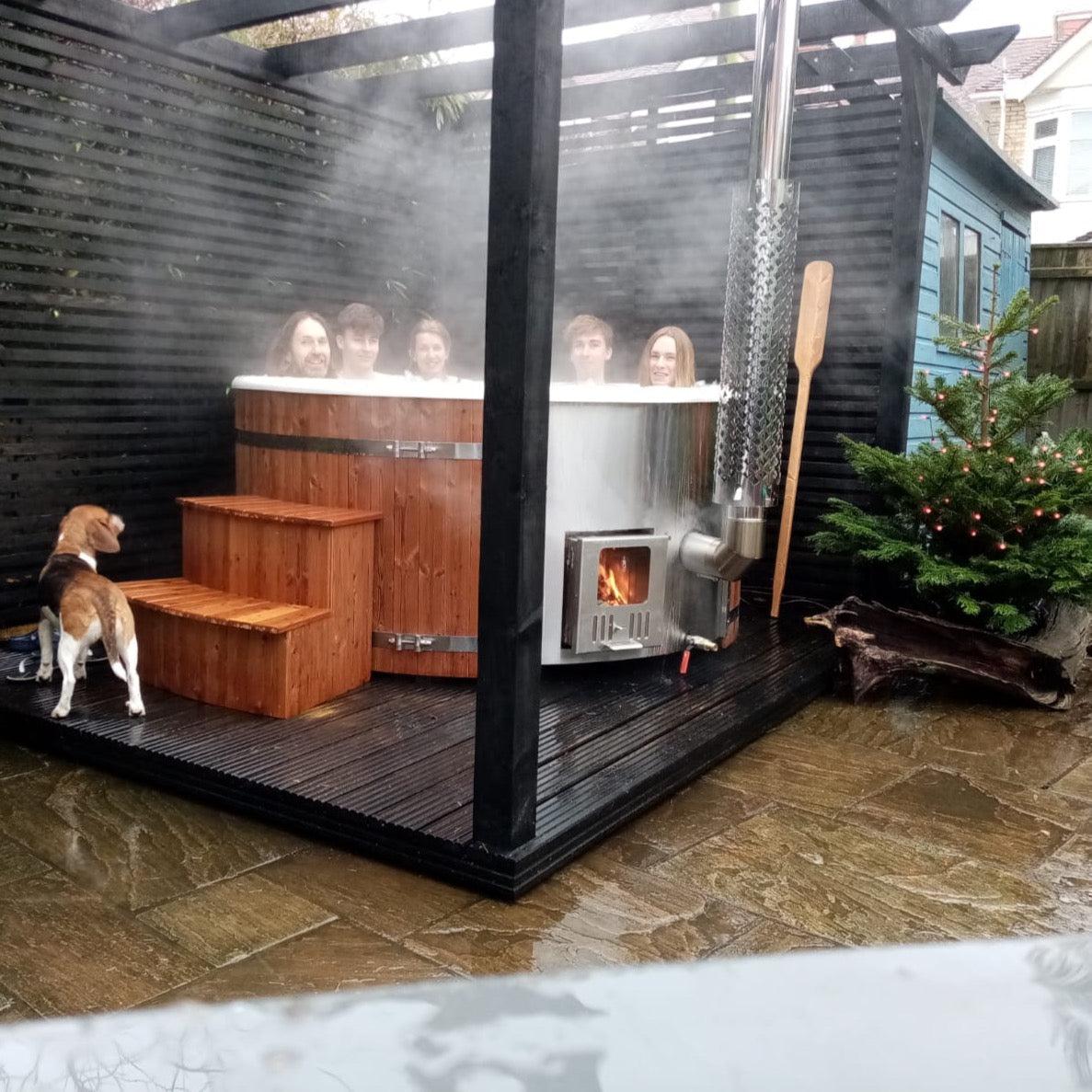 XL Wood Fired Hot Tub, Integrated Heater, Fibreglass Liner.