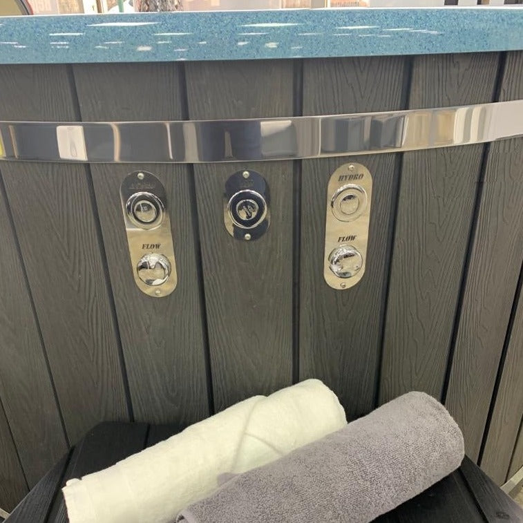 Large 200cm Wood Fired Hot Tub | Integrated Heater | Fibreglass liner.