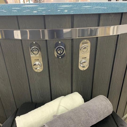 Large 200cm Wood Fired Hot Tub | Integrated Heater | Fibreglass liner.