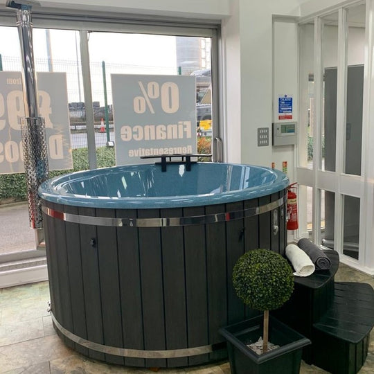 Large 200cm Wood Fired Hot Tub | Integrated Heater | Fibreglass liner.