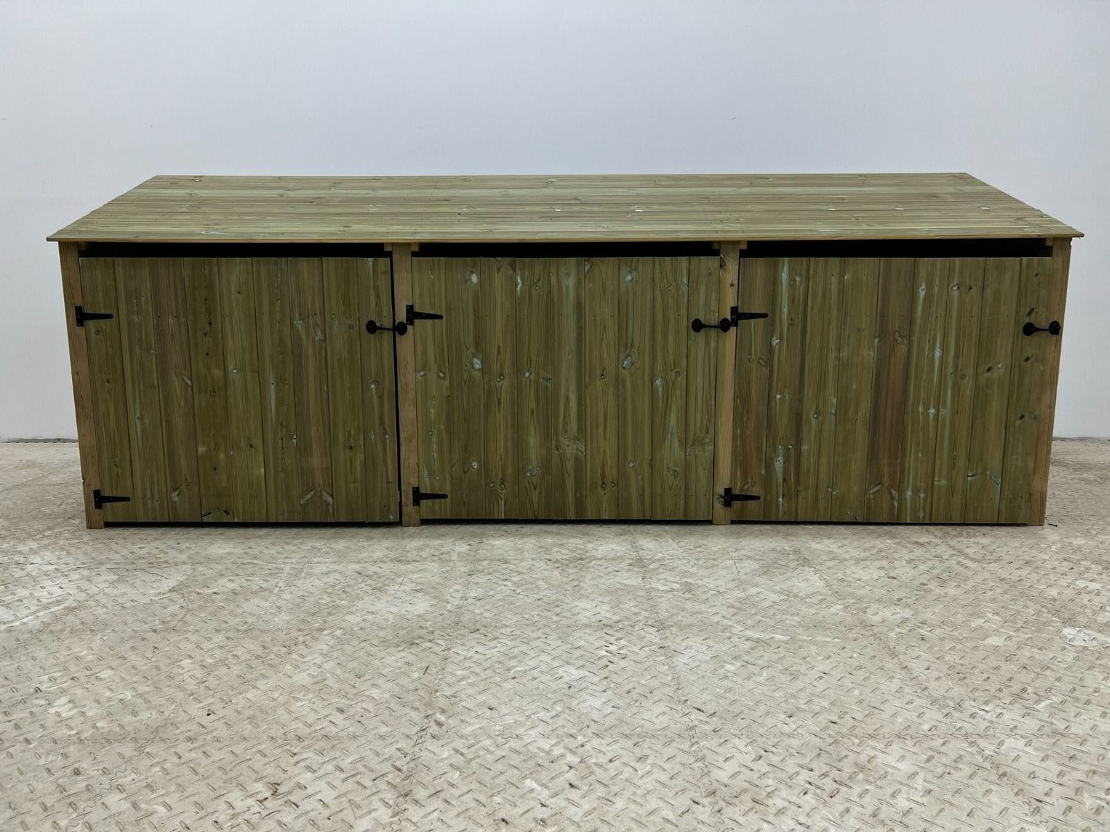 Wooden Premium Tongue/Groove Log Store with Doors and Shelf W-335cm, H-126cm or 180cm, D-88cm.