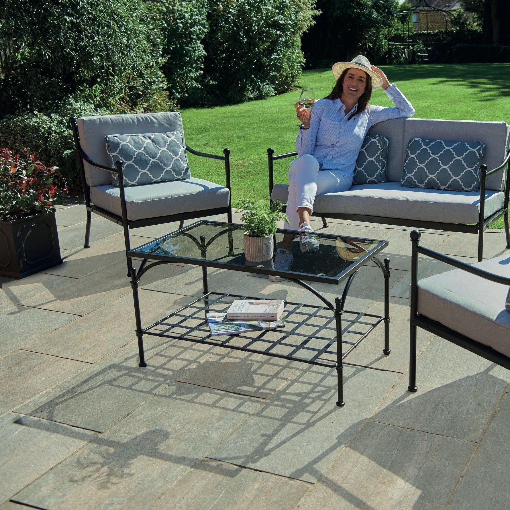 Steel Painted Outdoor/ Conservatory Sofa, armchairs & Table Set
