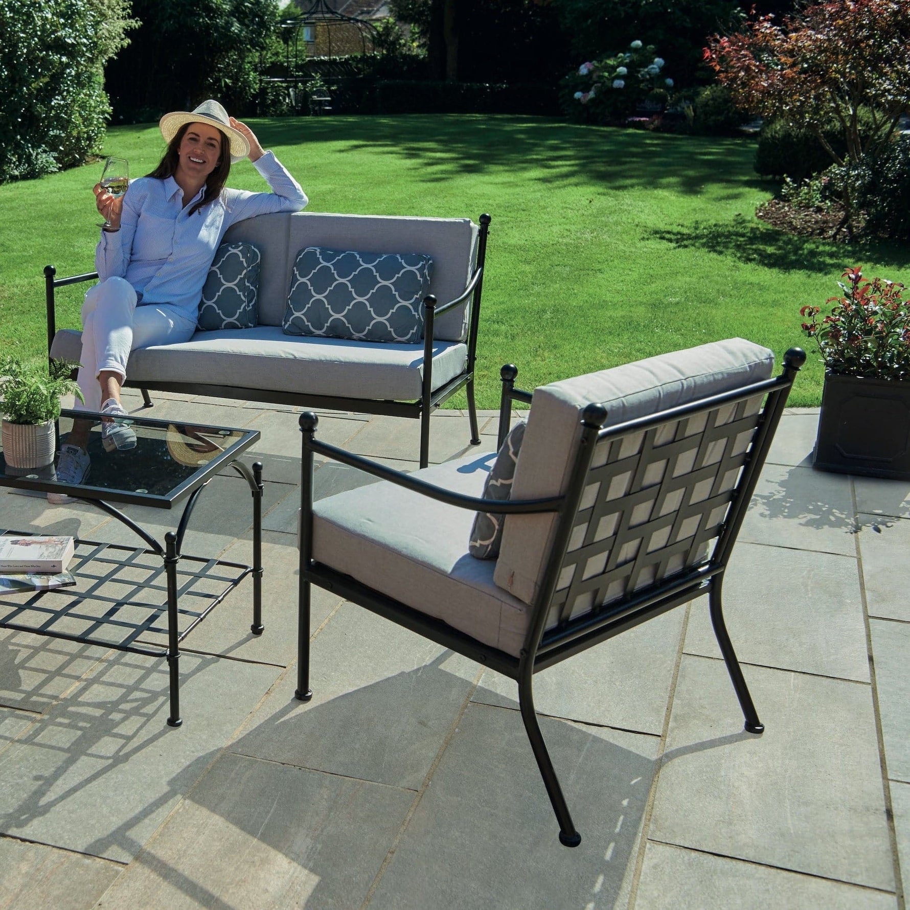Steel Painted Outdoor/ Conservatory Sofa, armchairs & Table Set
