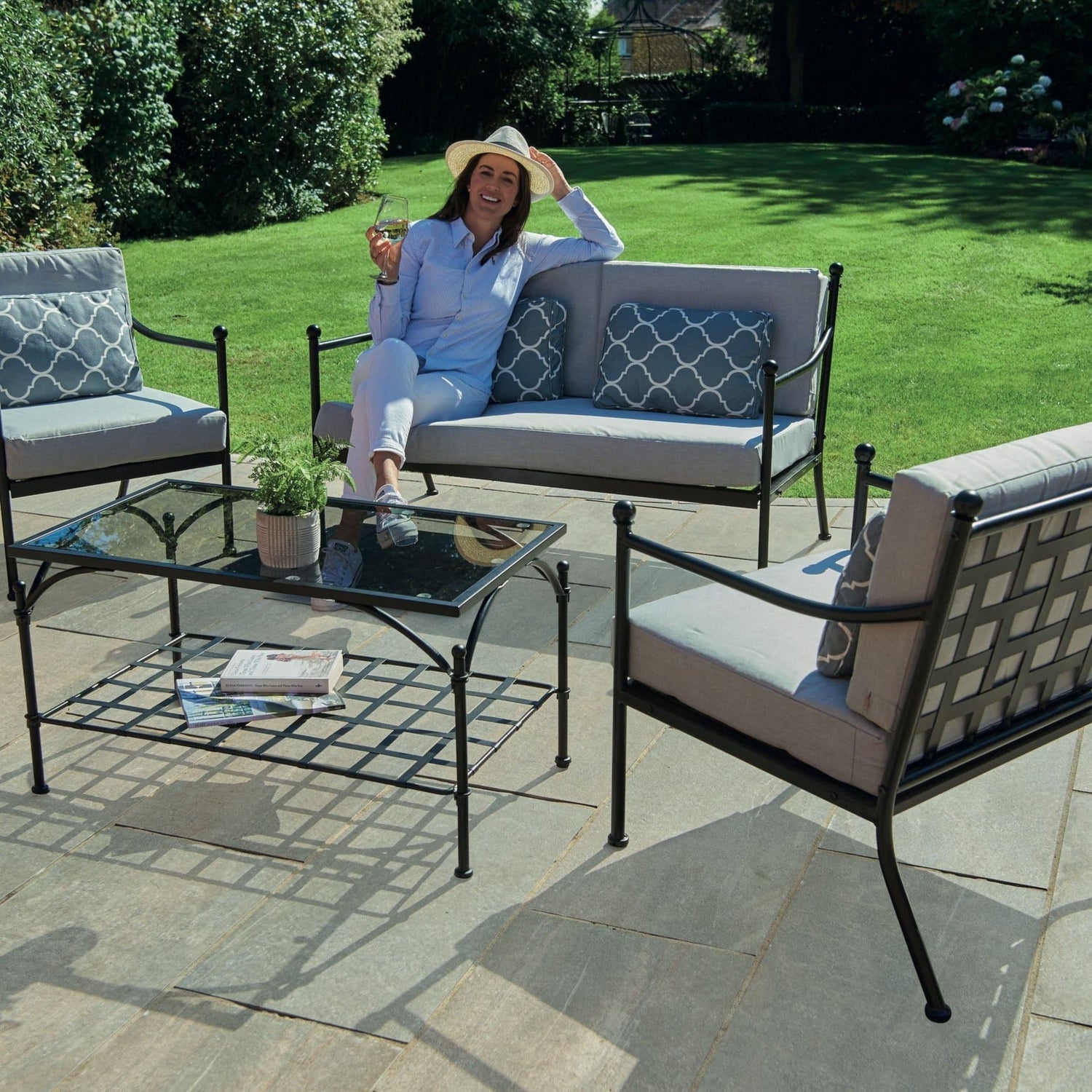 Steel Painted Outdoor/ Conservatory Sofa, armchairs & Table Set